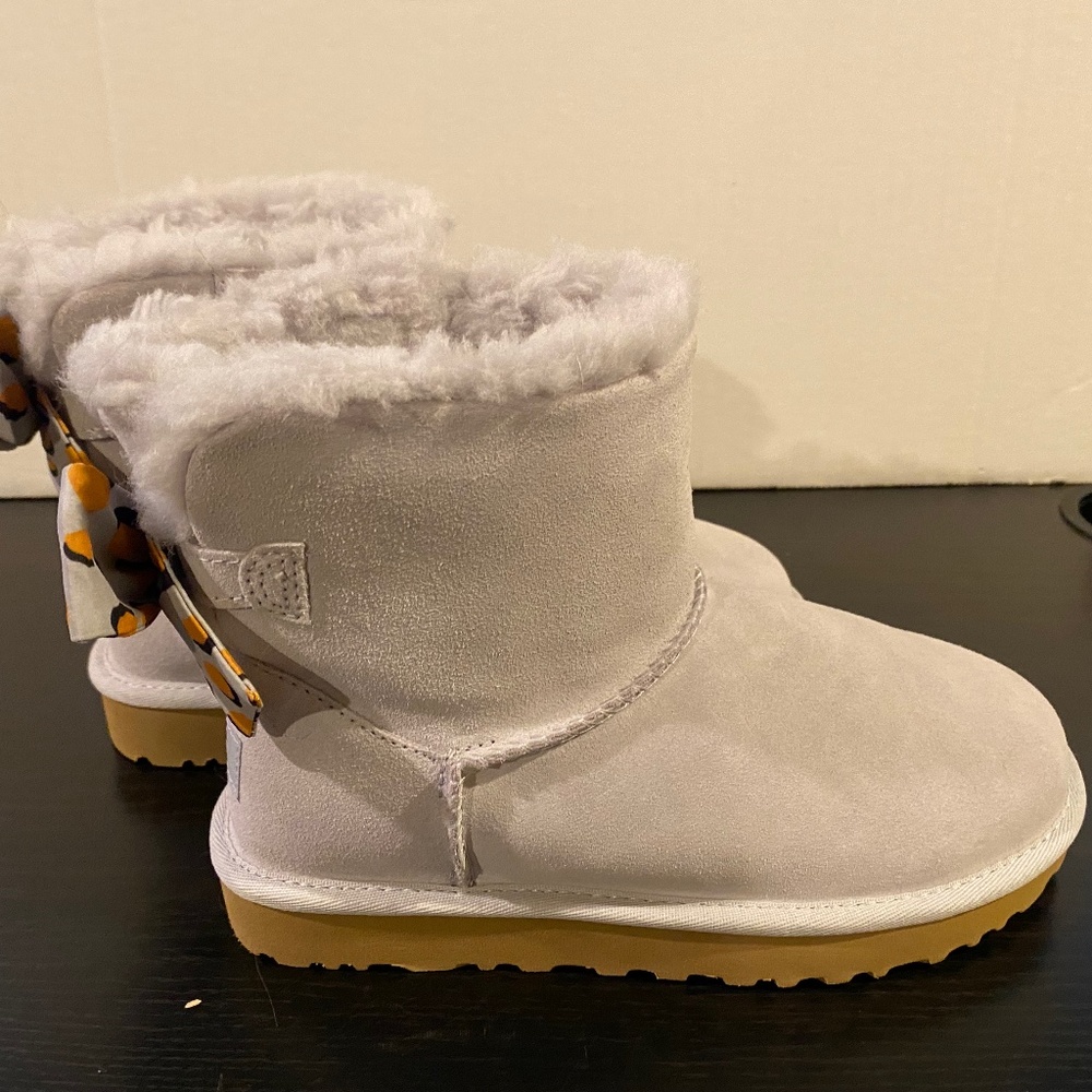 Ugg Mini Bailey Bow Spots Gray Animal Print Bow Size 5 New